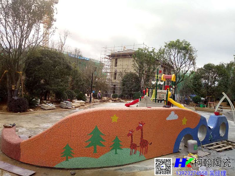 昆明市第二中学校园景墙碎片拼图马赛克玻璃陶瓷碎片拼图青花瓷片景德镇陶瓷碎片碎瓷片景观阶梯树池花坛艺术花坛园林景墙